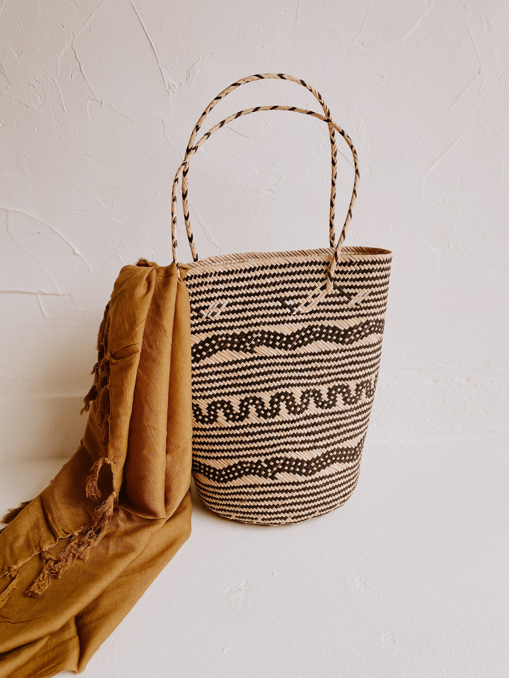 Praya Day Bag | Handwoven Borneo Rattan Circle Bag from Bali