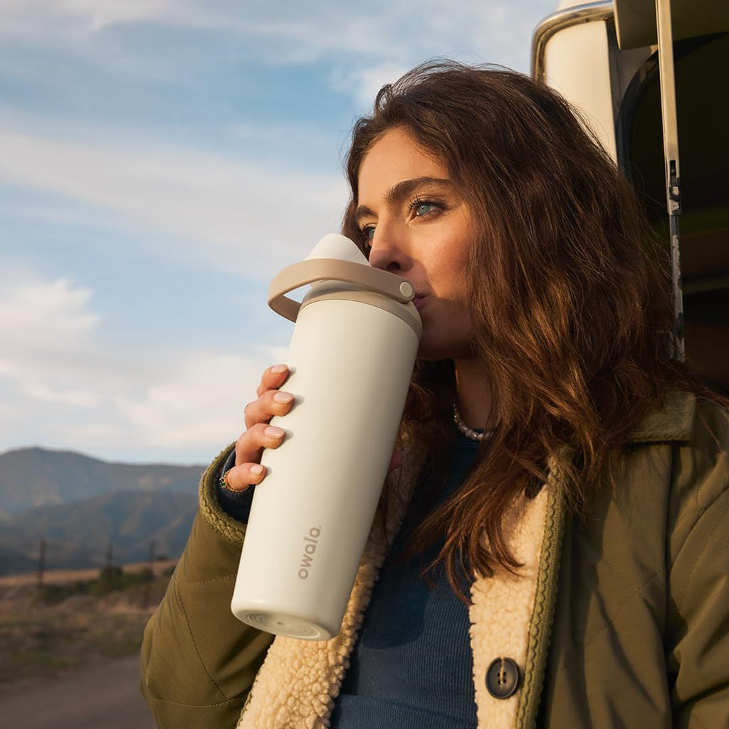 Owala FreeSip Sway Insulated Stainless Steel Water Bottle with Two-Way Spout, Built-In Straw and Bucket Handle, Made for Travel, School, and Sports, 30oz, BPA Free, Leak Proof, Putting Green