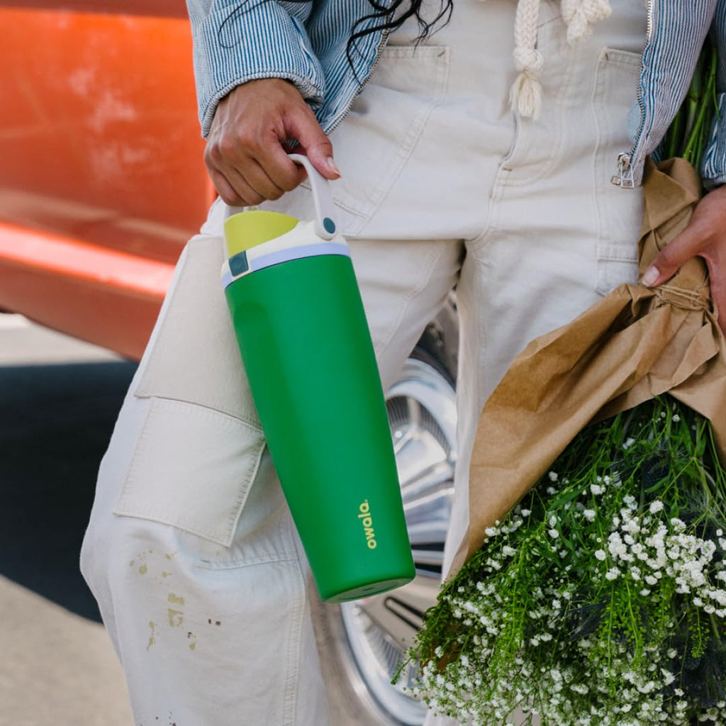 Owala FreeSip Sway Insulated Stainless Steel Water Bottle with Two-Way Spout, Built-In Straw and Bucket Handle, Made for Travel, School, and Sports, 30oz, BPA Free, Leak Proof, Putting Green