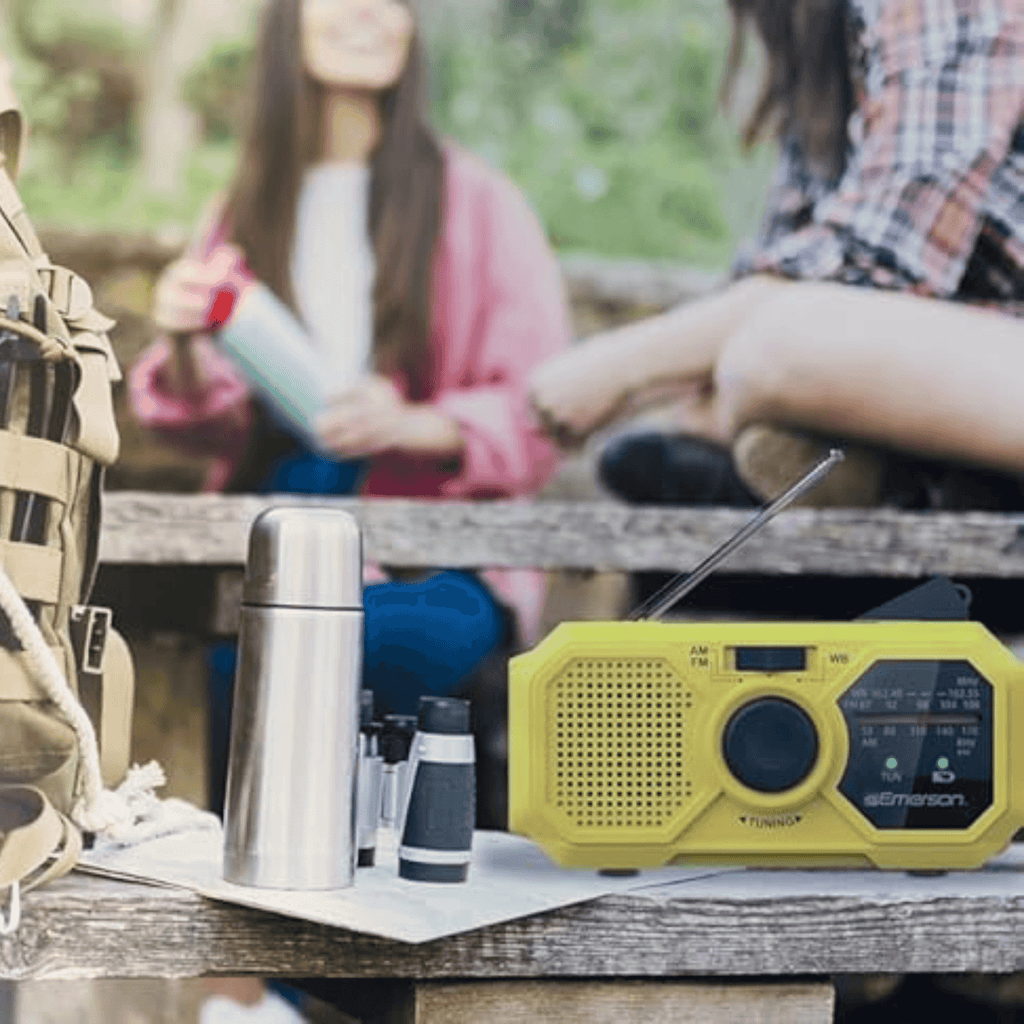 Emerson Emergency AM / FM Radio with Weather Band / Flashlight / Power Bank-3